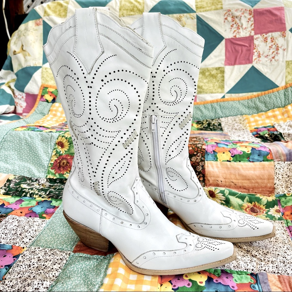 Vintage BCBG White Western Cowgirl Boots Sz 9